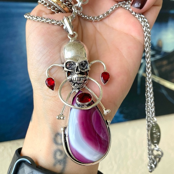 Genuine white & fuchsia pink agate & garnet gemstones skull boho goth necklace - Picture 9 of 11